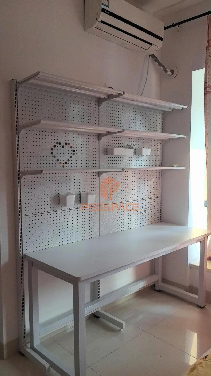 Pegboard hiện đại